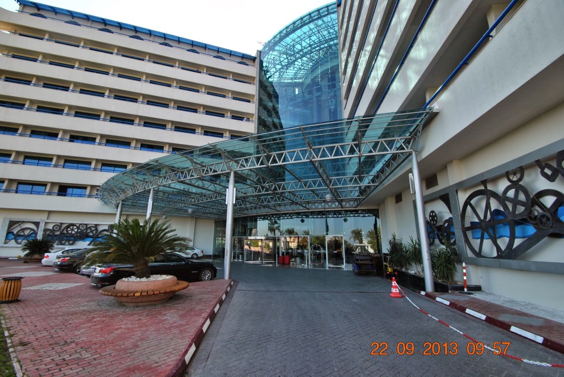 imagini hotel TITANIC LARA